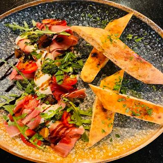 2. Przystawka BUFALA CON CRUDO 