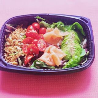 Ensalada De Salmón y Aguacate 