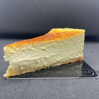 Ración tarta de queso con mango