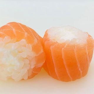 16 Uramaki de salmón con queso
