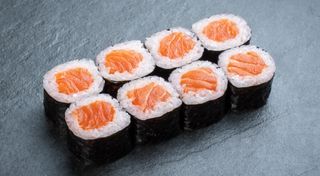 Рол макі з лососем