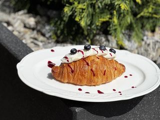 З кремом маскарпоне та смородиною