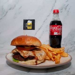 Mangup burger + Coca-Cola