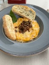 Гарбузовий крем-суп з пармезаном і гарбузовими насінням, 300г