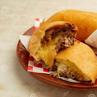 Empanada Pollo+ Queso 