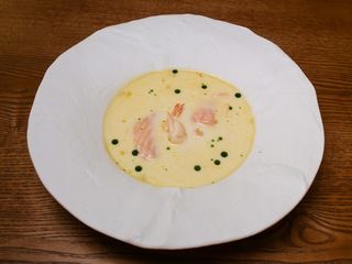 Рибний суп з лососем та креветками (390г)