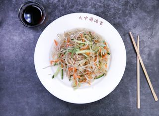 3. Салата от соеви кълнове