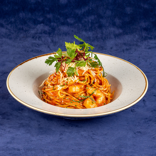 SPAGHETE CU CREVEŢI ȘI SOS ROȘU