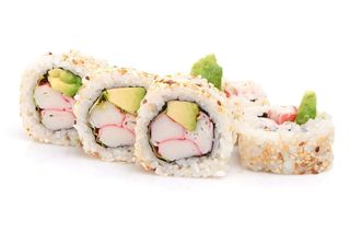 Uramaki surimi, serek, warzywa, posypany sezamem 8 szt.