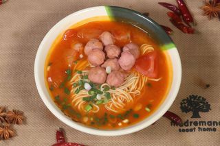 Sopa De Ramen Con Albóndigas