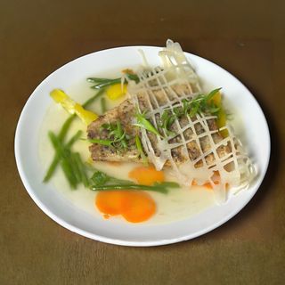 Філе хека з соусом та овочами (100/150г)