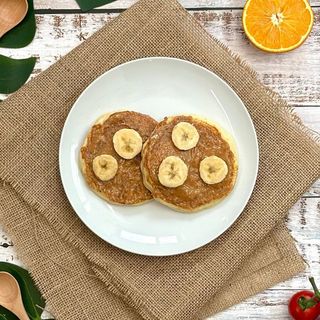 Pancakes con Peanut Butter e Banana - 417 kcal
