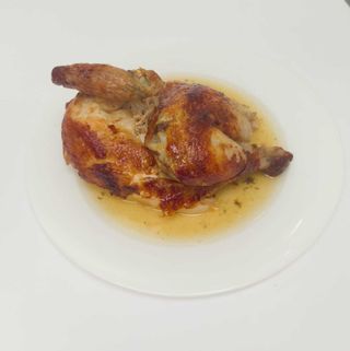 1/2 Pollo Asado Con Salsa