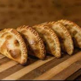 Menú 2 empanadas +  bebida + 1 bola helado