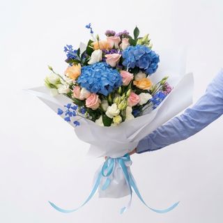 Mazzo di fiori con ortensia