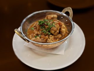 Pui picant cu orez in stil nepalez