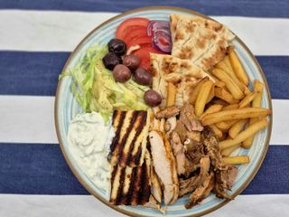 Talerz na bogato (z dodatkową sałatką grecką)