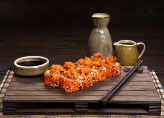  Տաք ռոլլ Գեյզեր ծովամթերքներով, 8 կտոր