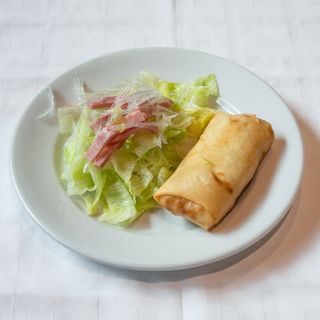 Rollo Con Ensalada