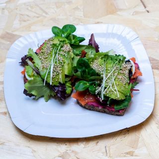 Open vegetarian toast