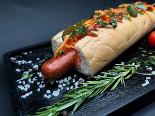 Фірмовий  хот-дог с курячою сосискою