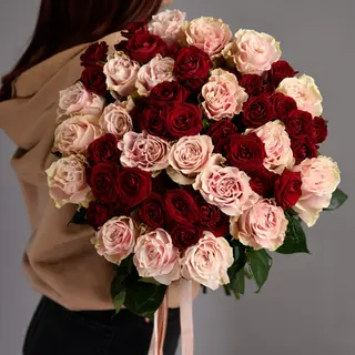 Buchet mix trandafiri rosii si roz