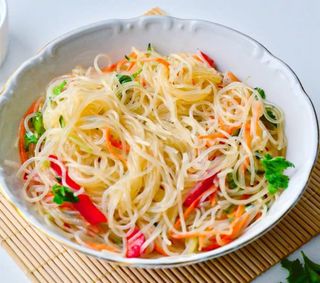 Салат из фунчозы