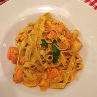 Tagliatelle Con Salmone e Asparagi