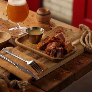 ღორის შებოლილი ნეკნები 300გრ.