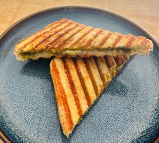 Sándwich De Pesto Y Queso