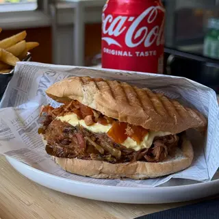 Sando (bocadillo japonés) de pulled pork estilo Osaka おさかサンド
