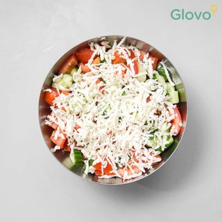 Домати, краставици и сирене