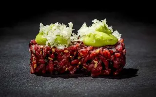 289. Black salmon roll