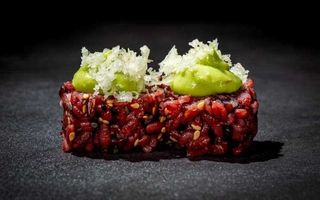 289. Black salmon roll