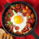 Huevos con Salchichas y Patatas