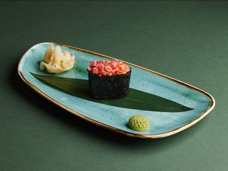 Гункан Тунець (120g)