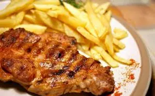 Meniu Ceafă + cartofi prajiti+salată