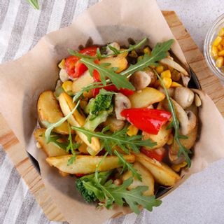 G Cartofi cu legume la tigaie