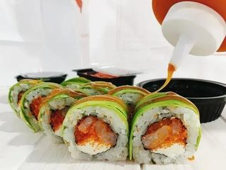 Зелений дракон з креветою (350 гр.) (8 шт./350g)