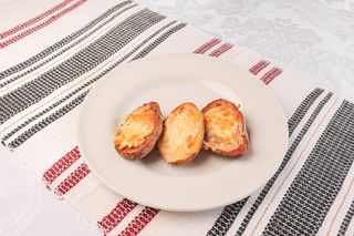 Cartofi copti la cuptor