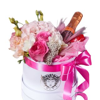 Cutie mica alba cu flori alb-roz, prosecco și ciocolata