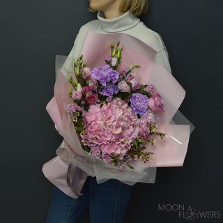 Buchet din hortensie roz, garoafa și eustoma