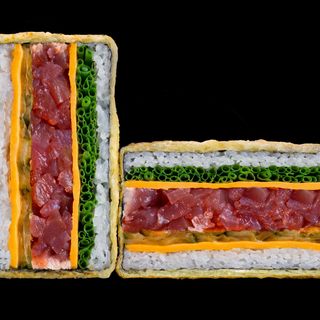SUSHI BURGER MAGURO