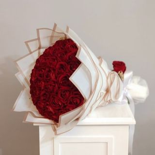 50 Roses rouges amour 