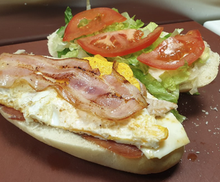 1 Bocadillo Caliente Refugiado