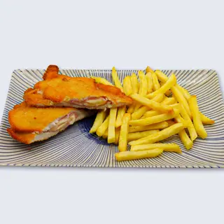 San Jacobo De Pollo Relleno De Jamón Y Queso Con Patatas