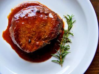 Говядина с соусом "Демиглас"