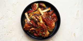 Souris D'agneau Laquée À La Sauce Aux Pruneaux D'agen