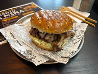 Sandwich cu ceafă de porc