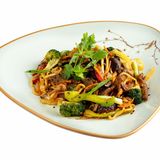 Китайская лапша с говядиной Ло Мейн